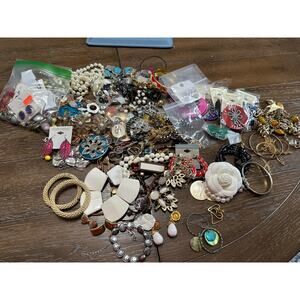 LOT x 4lbs Jewelry Wearable Resell New! Used! Cute! Treasure Hunt! Givvy's!